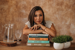 ALINE V. CORRÊA